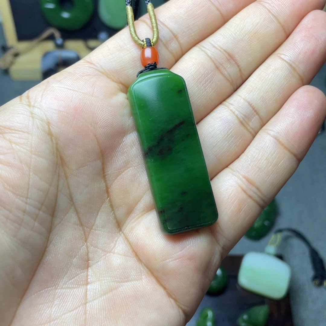 用***3和田玉未镶嵌颈饰