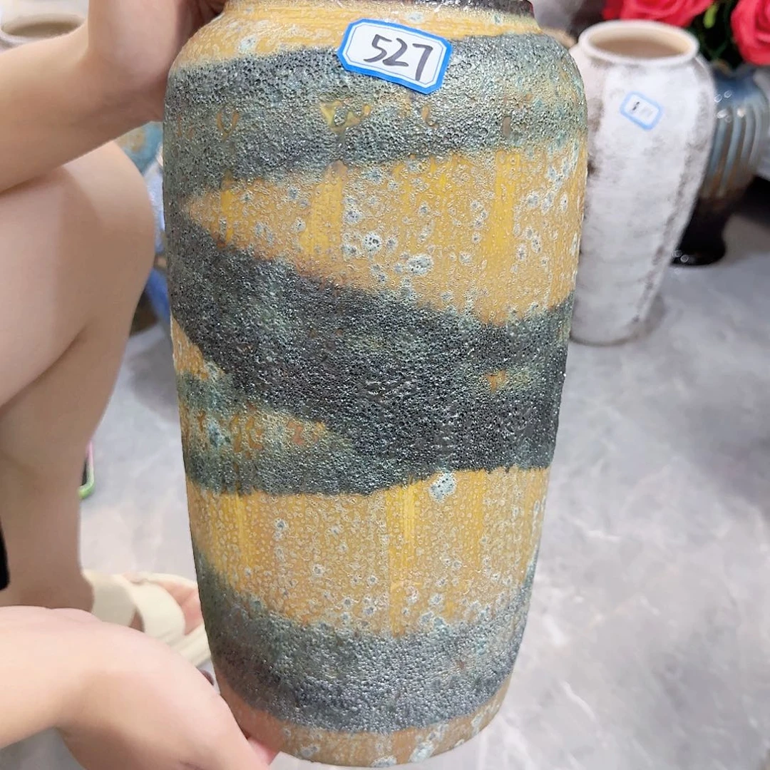 527号陶瓷高34厘米微瑕一个
