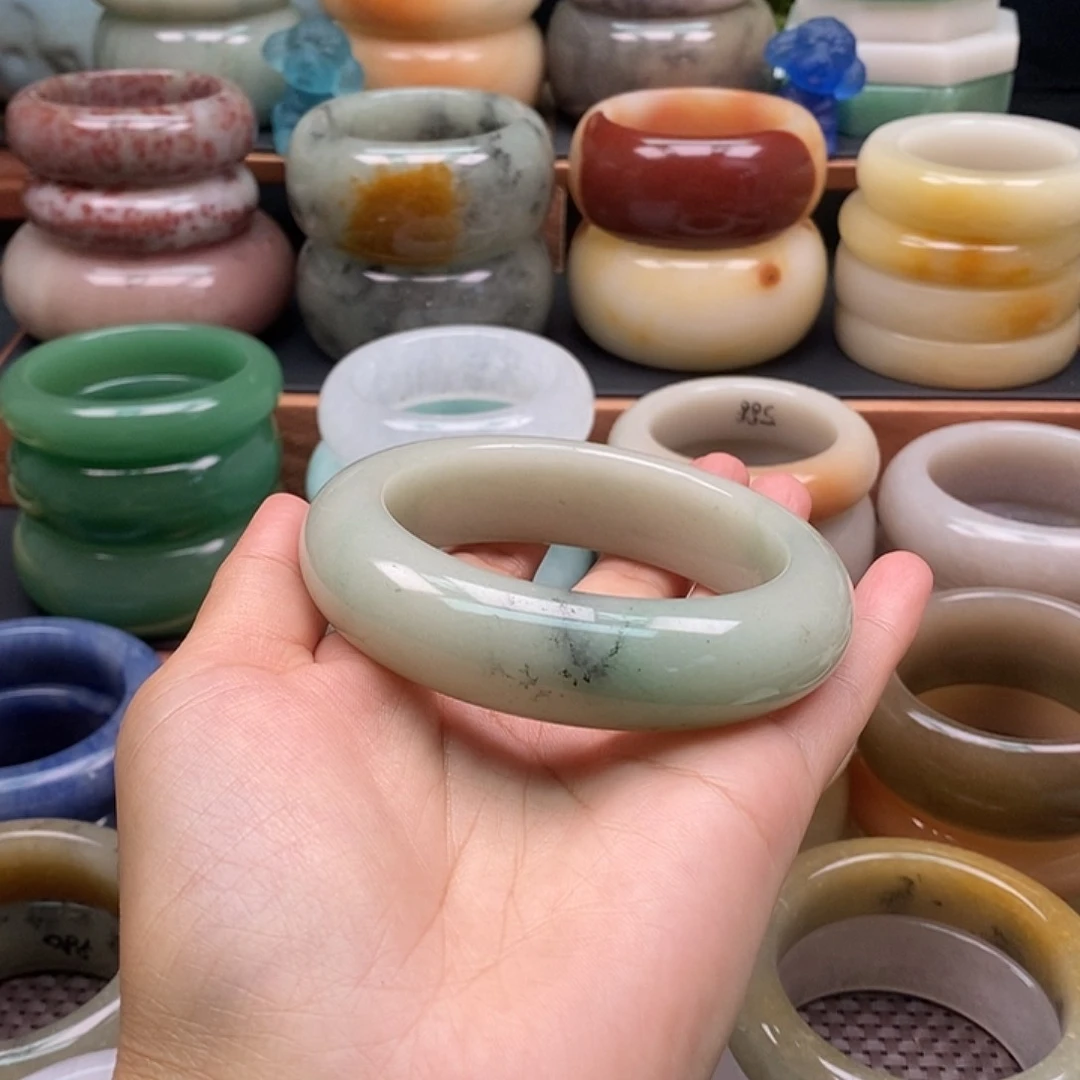 石英岩玉手镯未镶嵌老*川