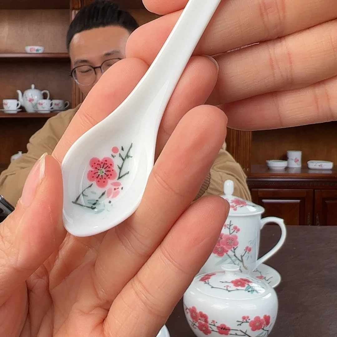 瓷釉下翠竹红梅辣椒勺