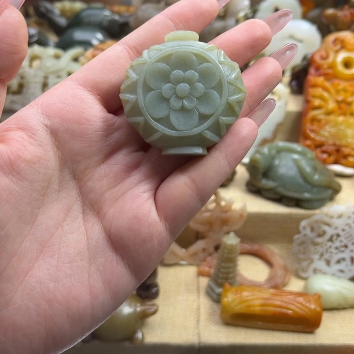 和田玉（糖玉）未镶嵌颈饰