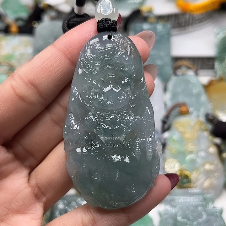 汉***哥翡翠未镶嵌颈饰龙牌