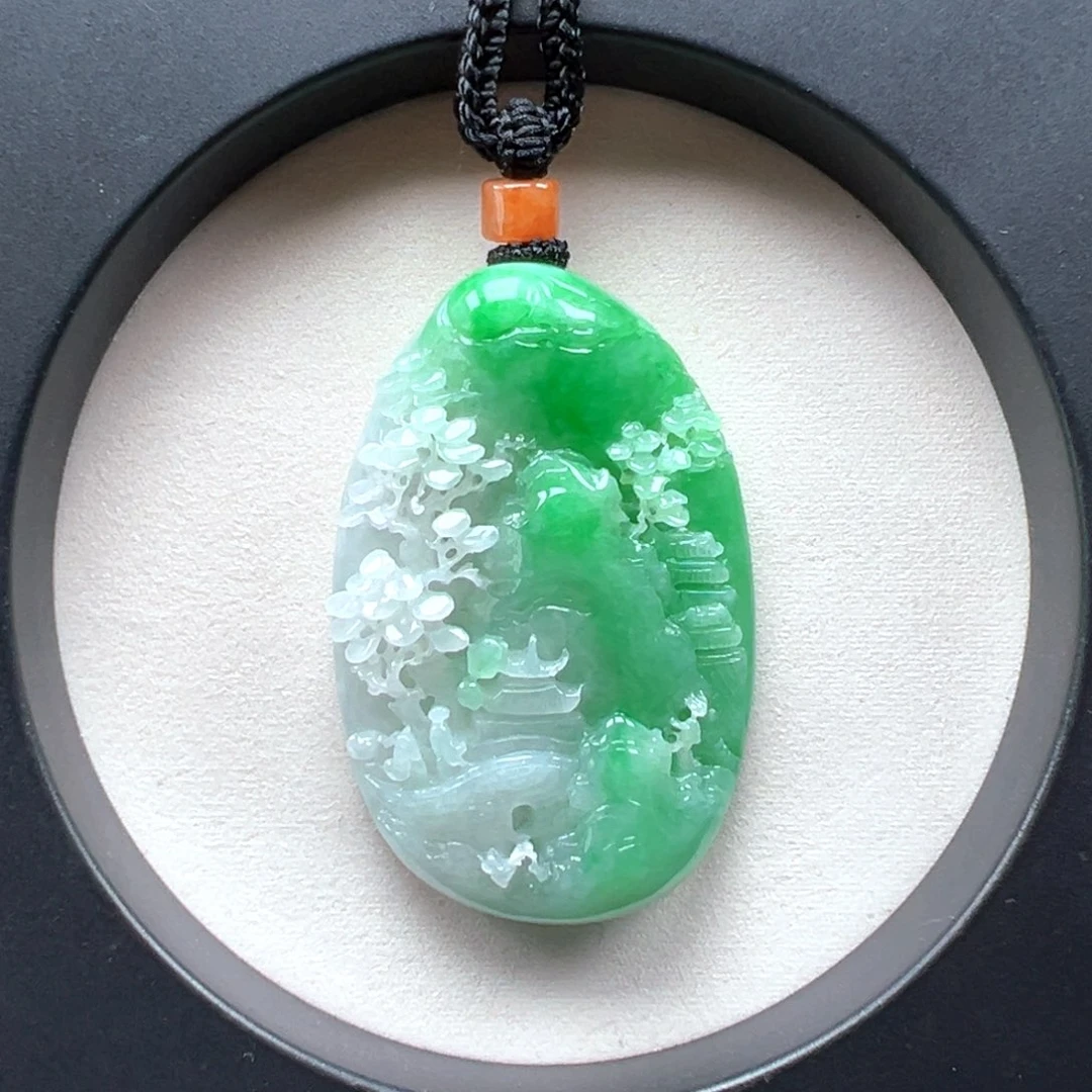 翡翠未镶嵌颈饰山水