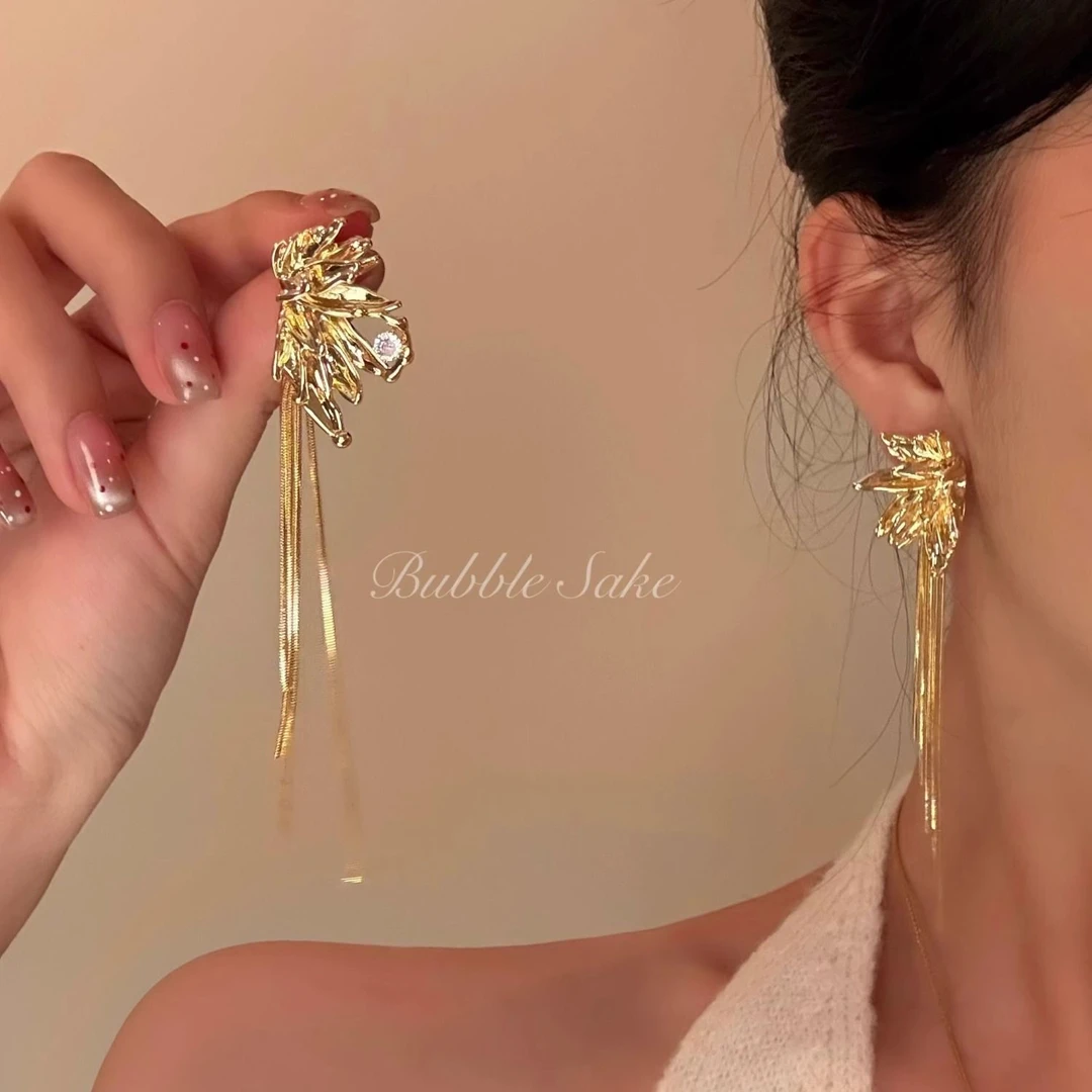 清冷矜贵金属花瓣流苏耳环小众宴会夸张高级耳钉