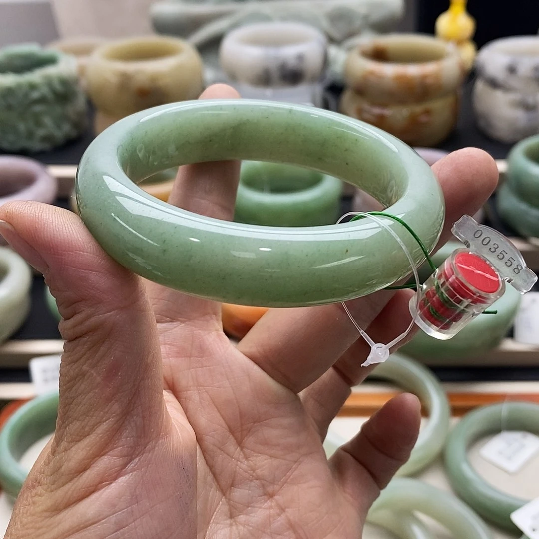 石英质玉手镯未镶嵌『****。