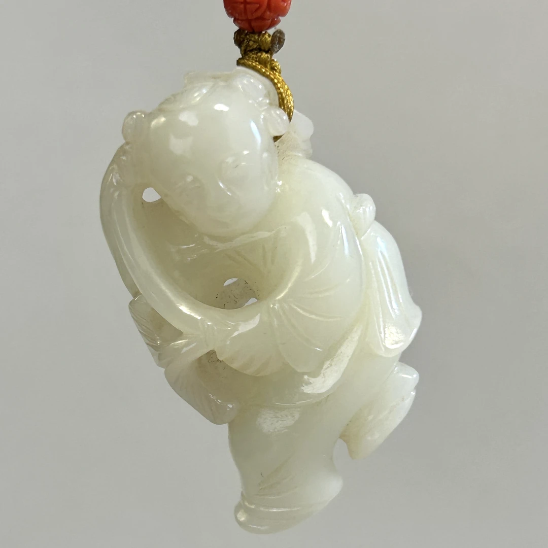 清代新疆和田玉挂件把件执荷童子3877