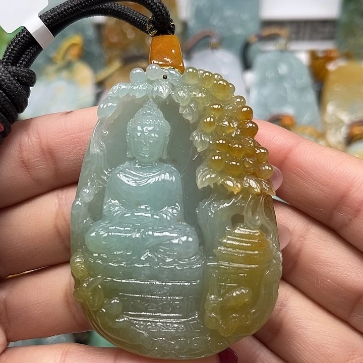 翡翠未镶嵌颈饰大日如来