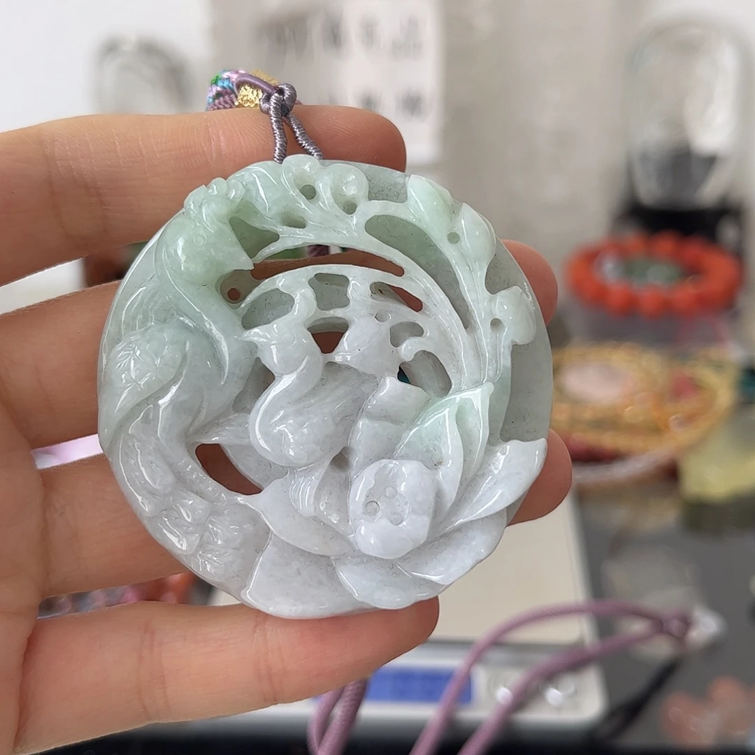 颈饰未镶嵌翡翠矿坑