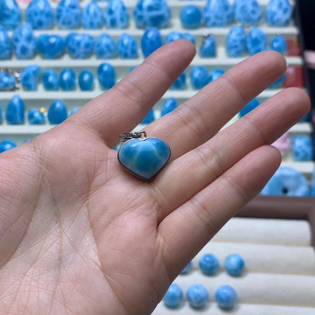 ****知针钠钙石（海纹石）未镶嵌颈饰
