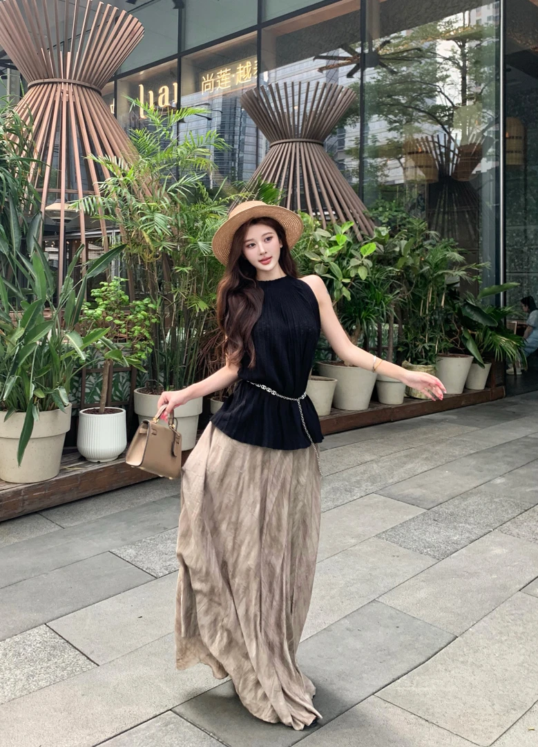 高智感气质挂脖压褶针织背心+腰链+不规则显瘦A字伞裙半身裙