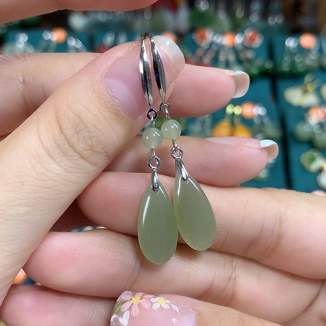 和田玉银S925镶嵌耳饰水滴卡18左右