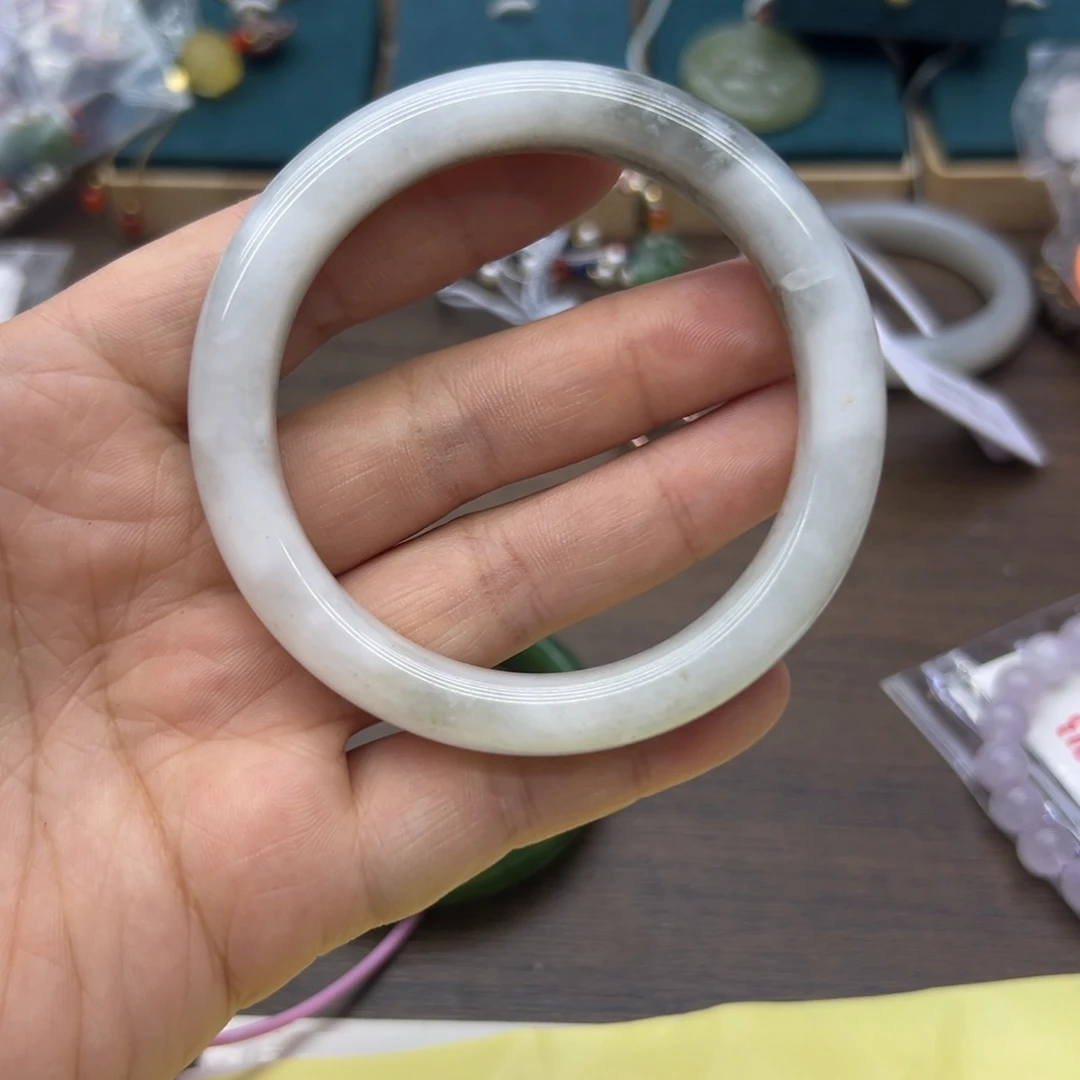 和田玉未镶嵌手镯58.8圈围1313瑕