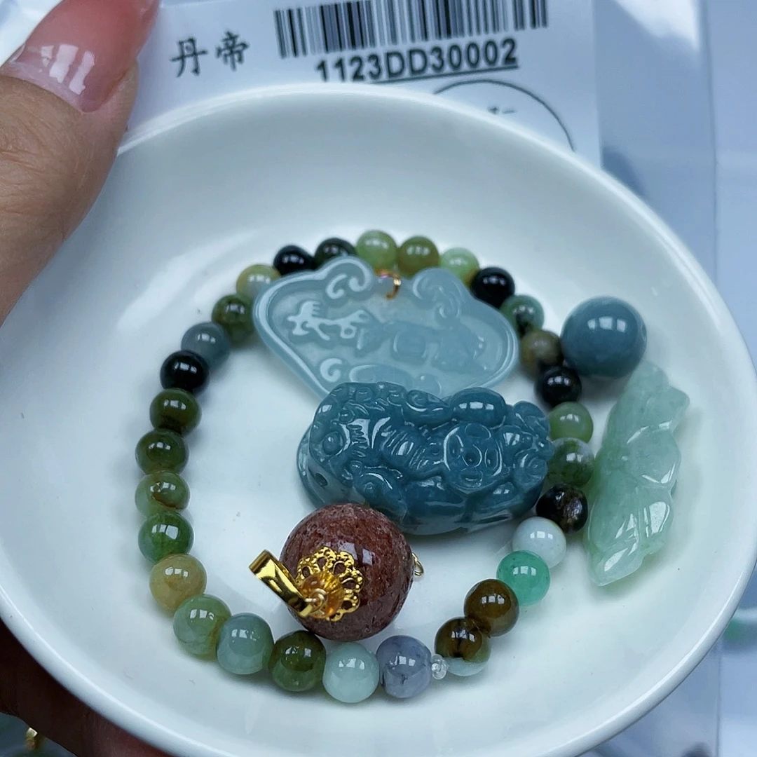 吊坠(不含链)未镶嵌翡翠