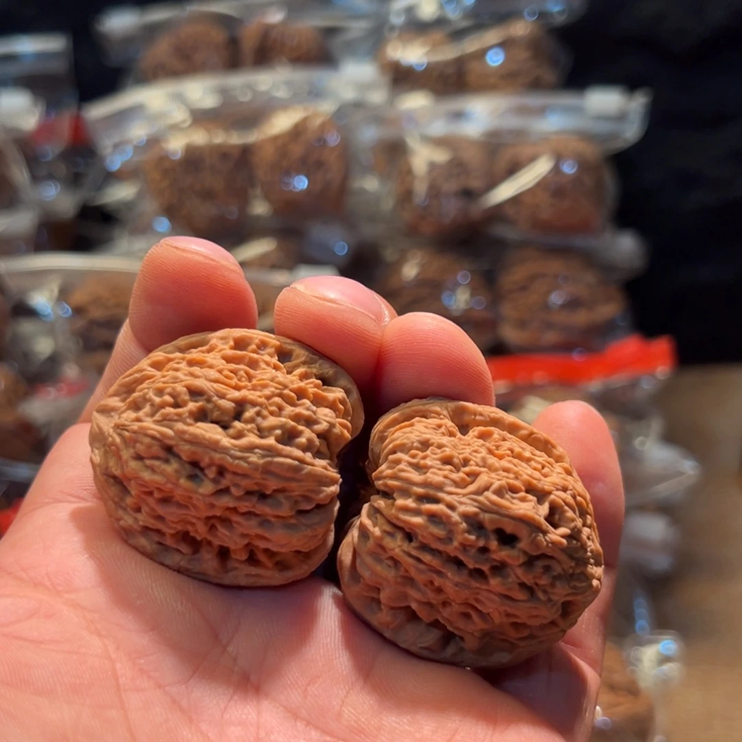 文玩核桃把件别**子南疆36浮黄