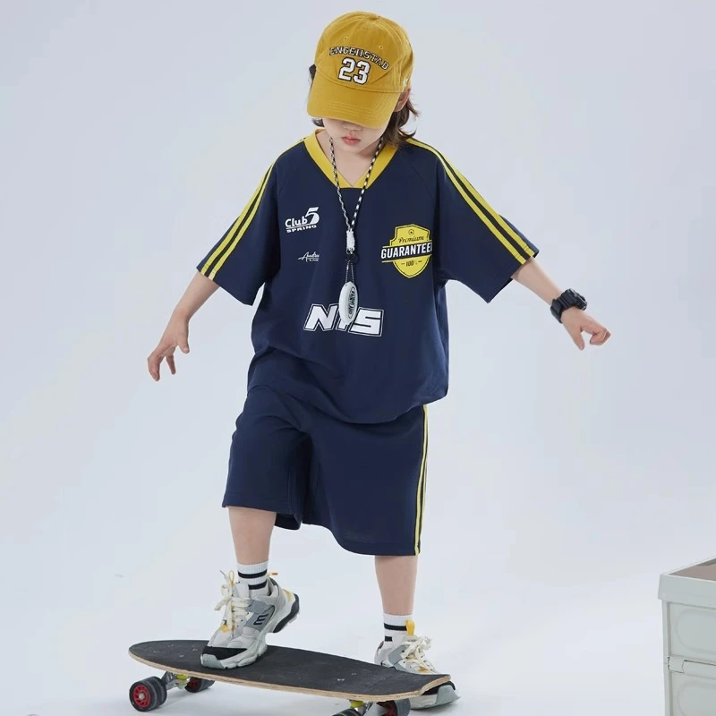 男童美式清凉V领时尚短袖套装2025新款薄款夏季儿童撞色潮酷帅气