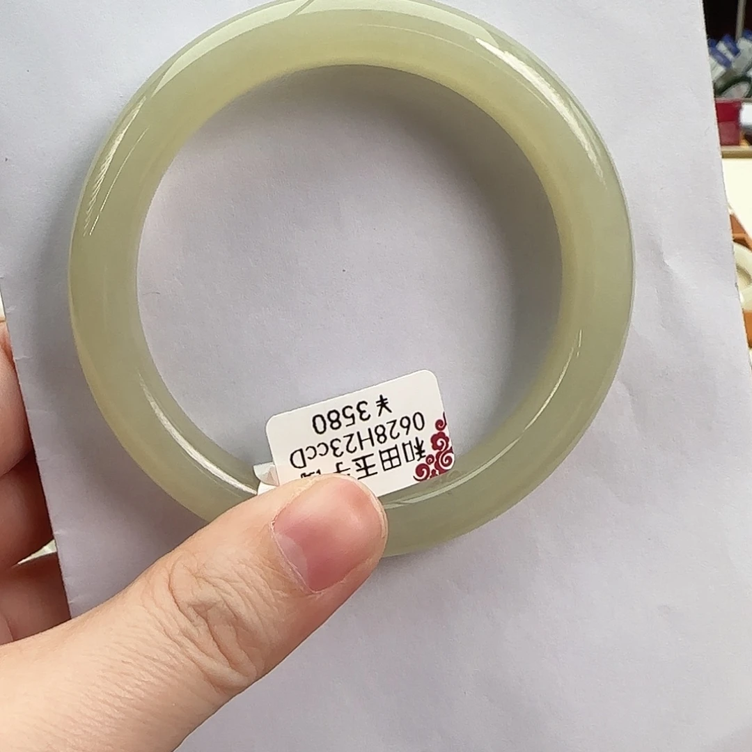 和田玉未镶嵌手镯59捡漏 蜂蜜水