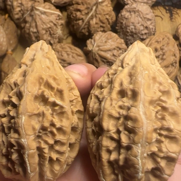 文玩核桃吊坠多楞……