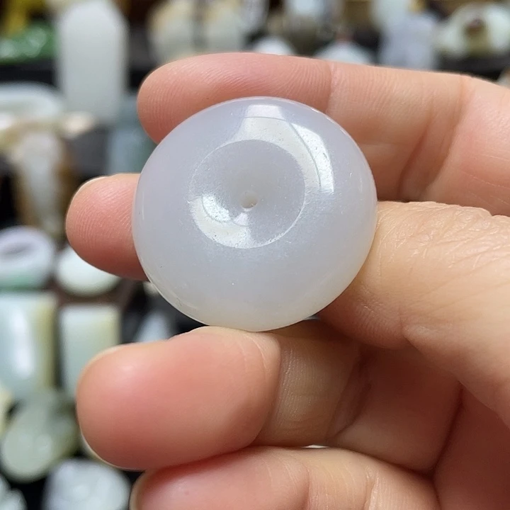 尔***东和田玉未镶嵌颈饰