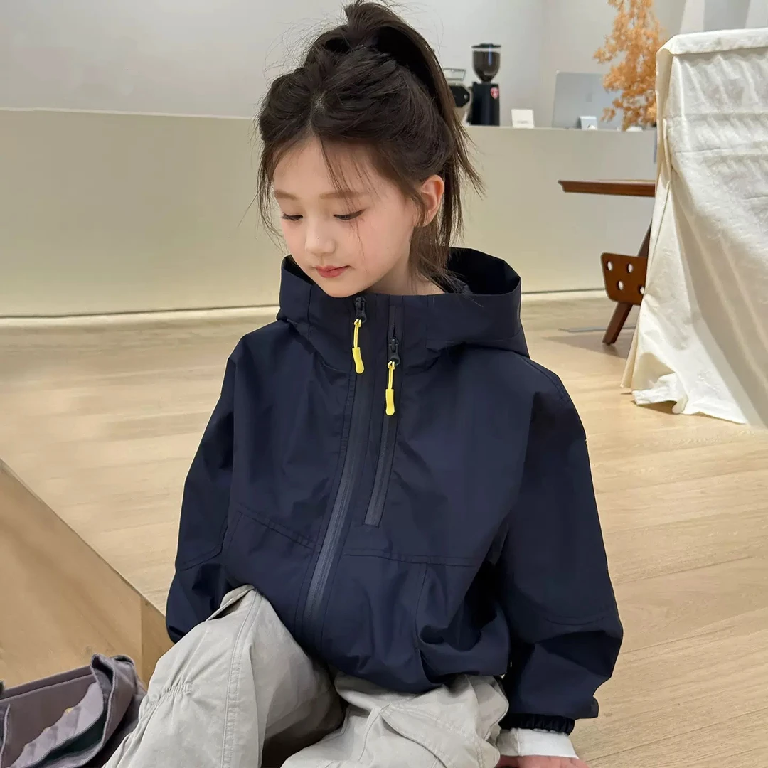 女童冲锋衣春秋款2025新款儿童洋气户外软壳外套休闲宽松连帽上衣