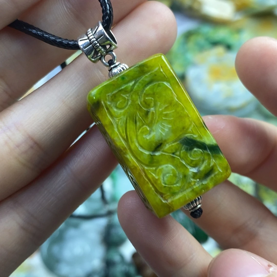 翡翠未镶嵌颈饰潇*