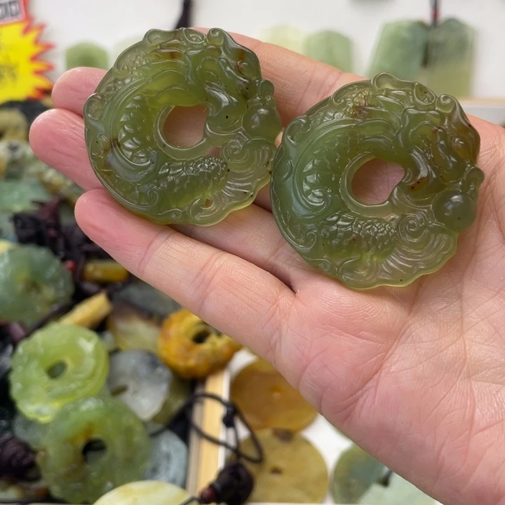 水***家蛇纹石玉合金颈饰