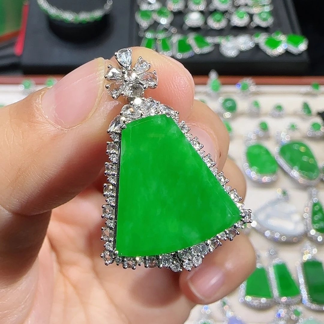 翡翠吊坠(不含链)18K金镶嵌