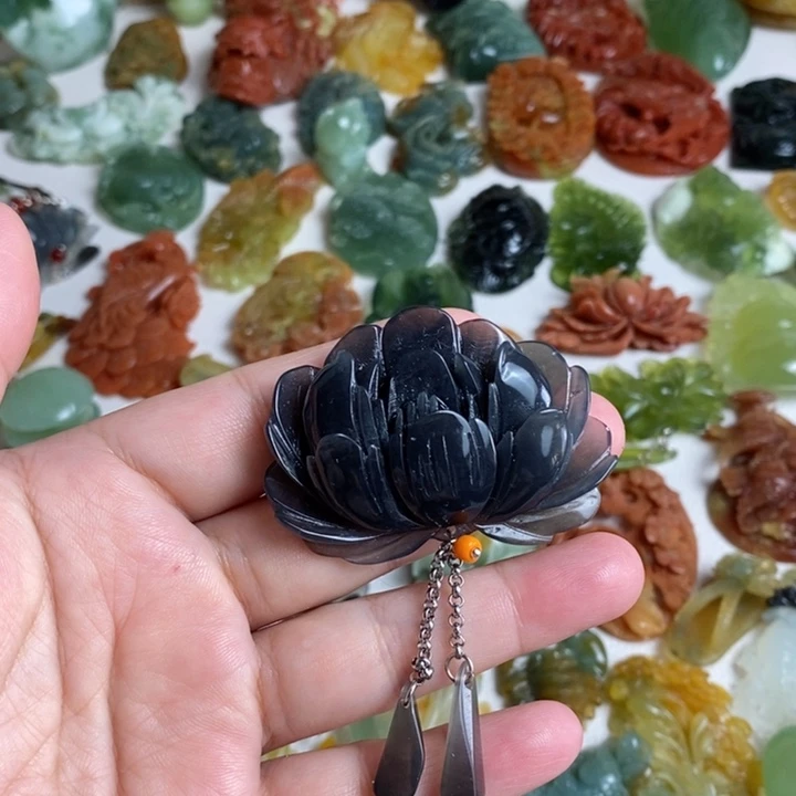 蛇纹石玉颈饰未镶嵌