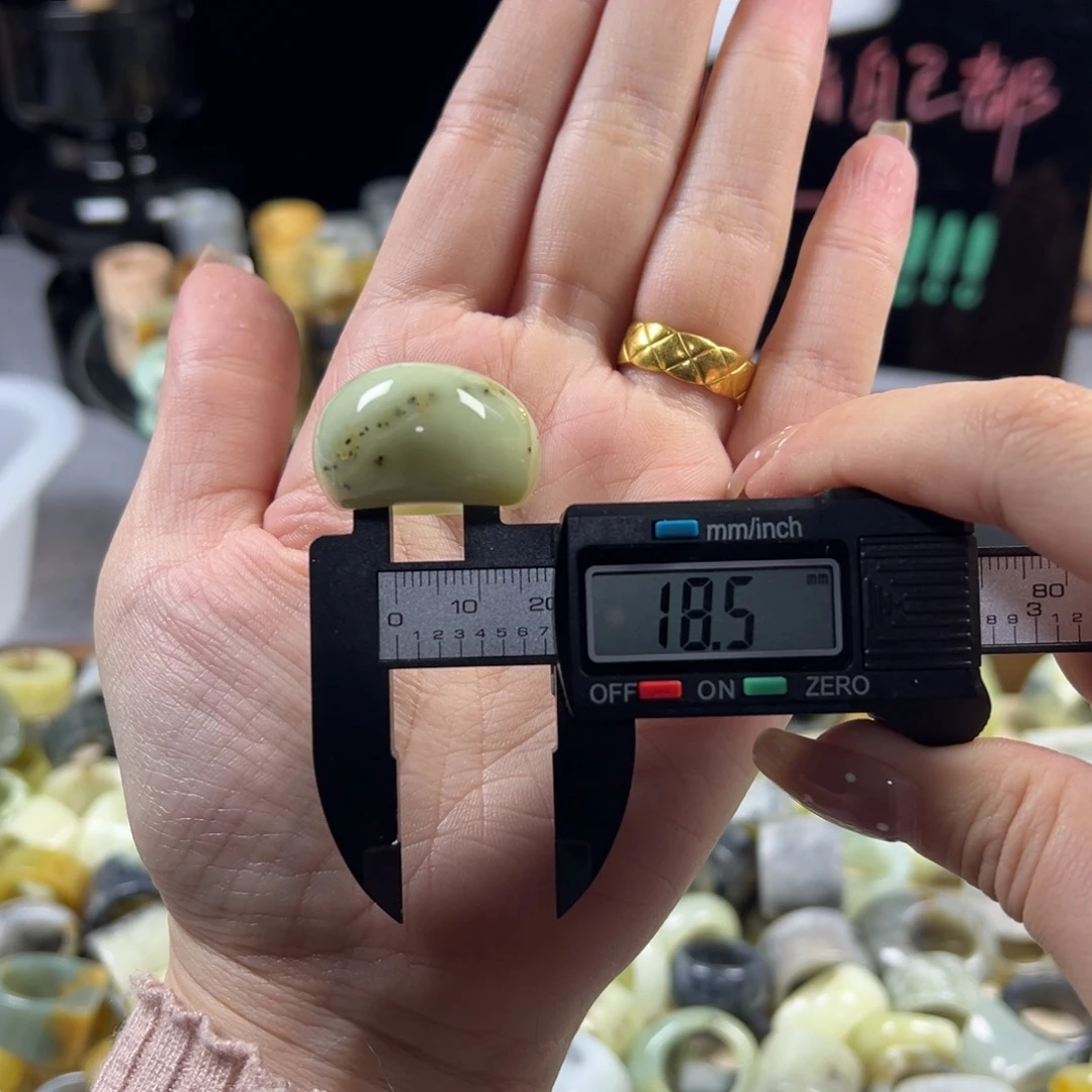 蛇纹石玉未镶嵌戒指