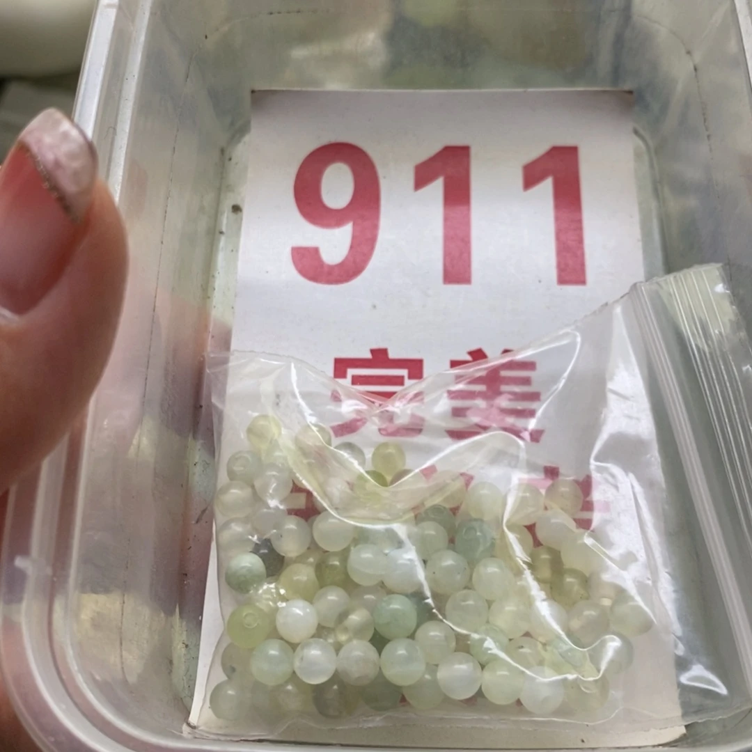 透闪石-蛇纹石玉挂坠未镶嵌