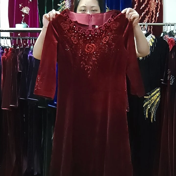 深酒红色金丝绒圆领重工长款连衣裙3XL120-130内
