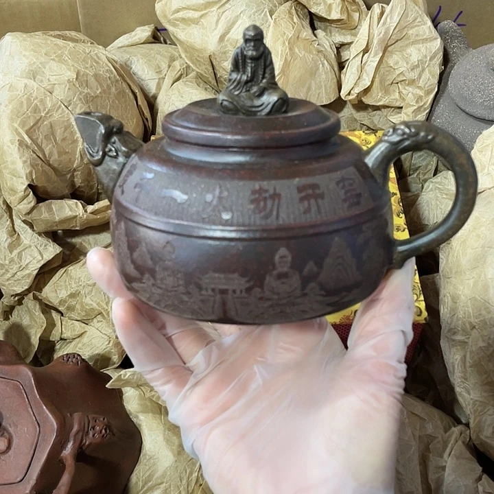 茶壶紫砂原矿泥料，手工制作一把紫砂壶。