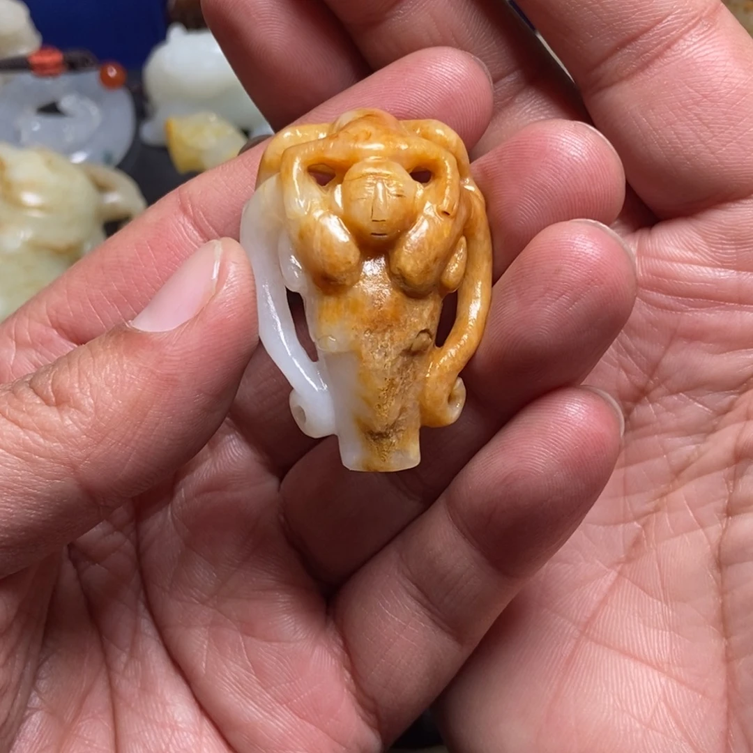 和田玉挂件未镶嵌深**剑