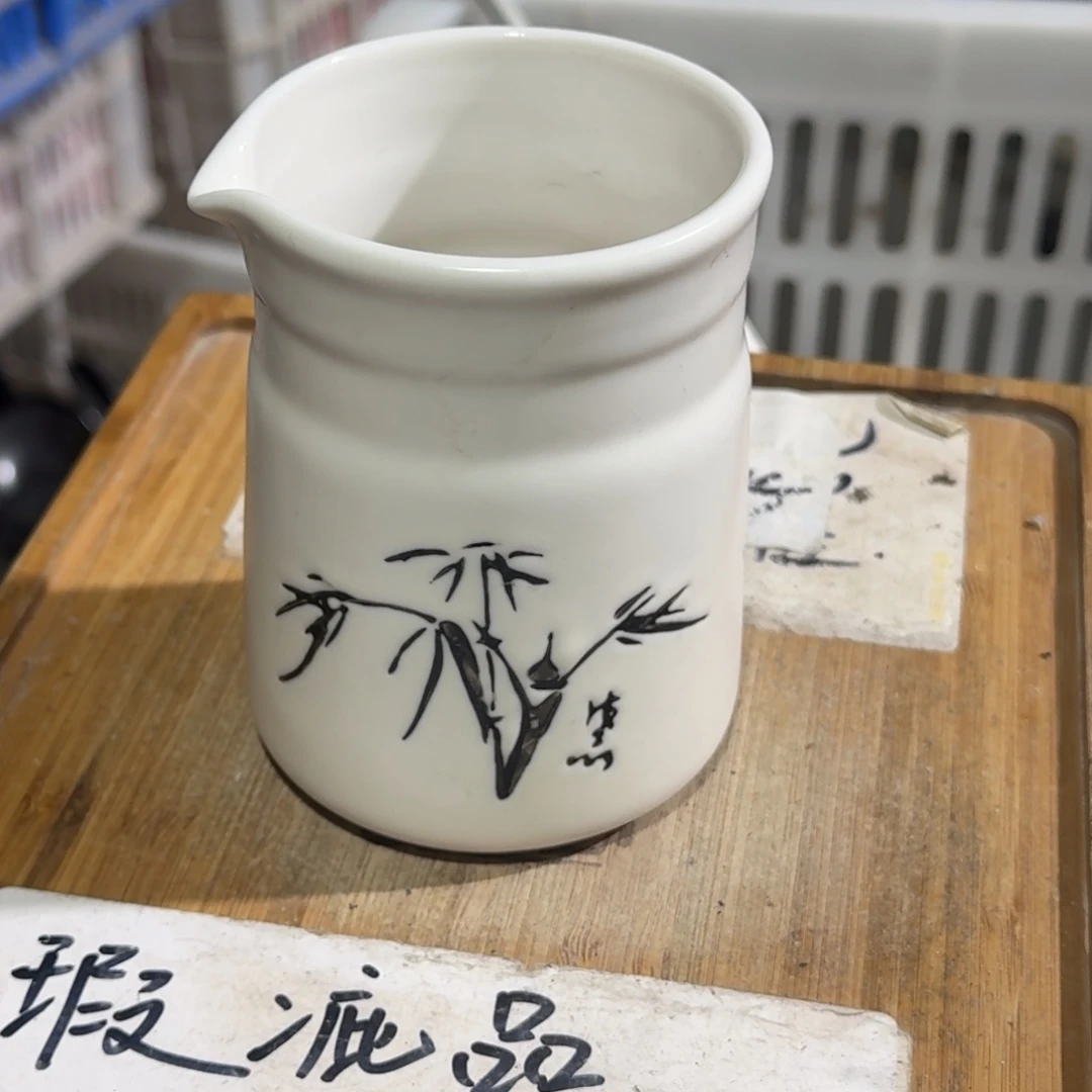 瑕疵介意勿拍陶瓷器皿B090