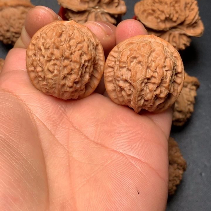 文玩核桃把件34血麒麟965