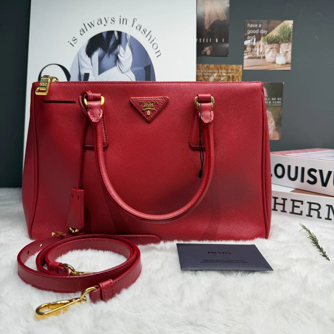 99新 Prada/普拉达 99新 普拉达Prada杀手包红色 80838