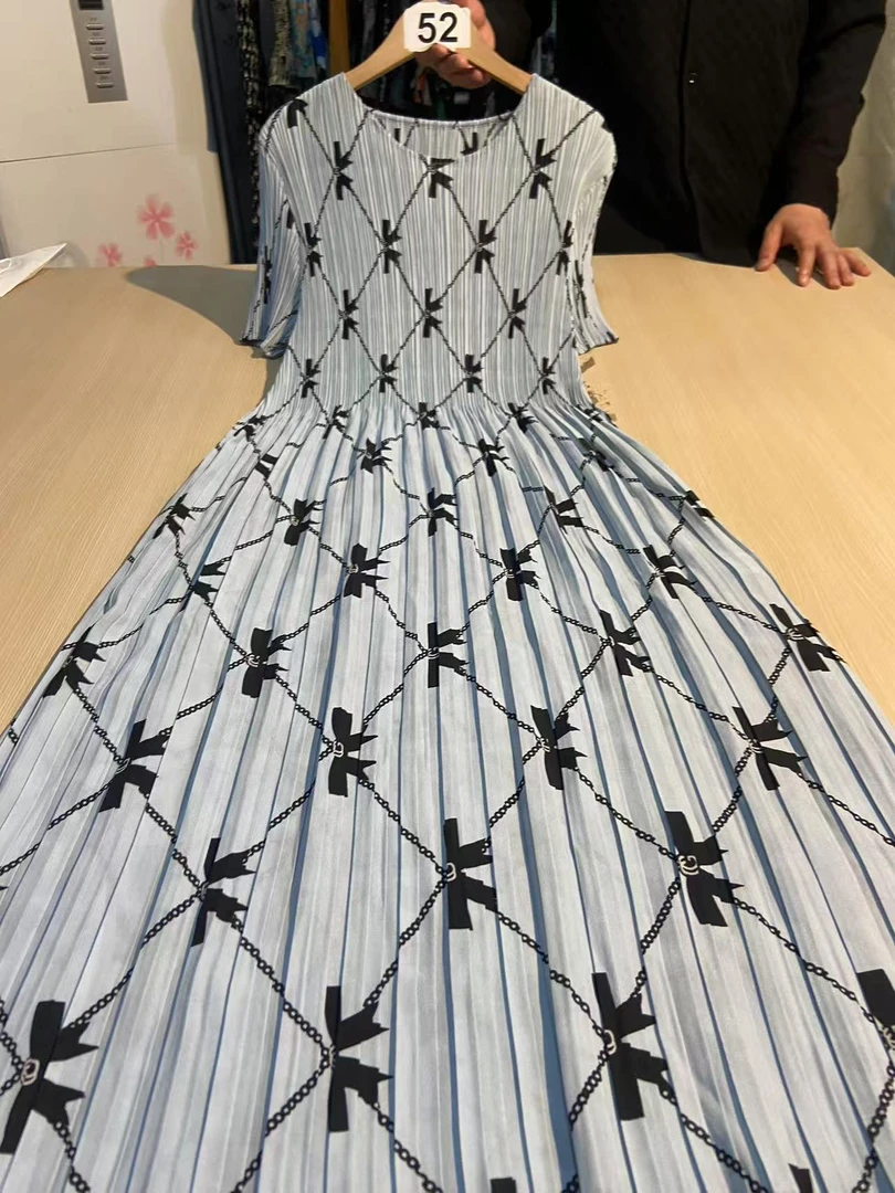 【52】新春短袖三宅褶皱2024宽松新款时尚洋气显瘦大码连衣裙