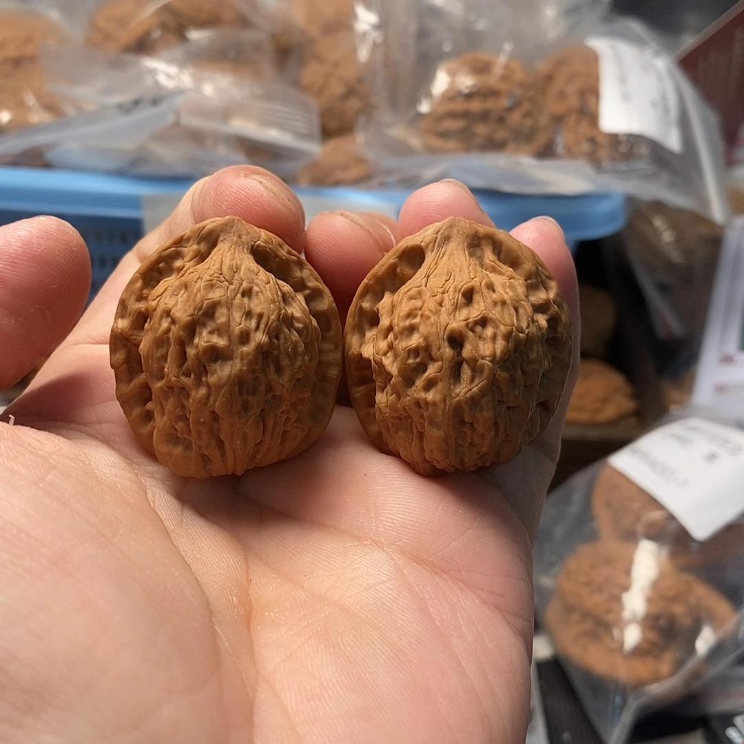 1文玩核桃黄崖关虎头32-480