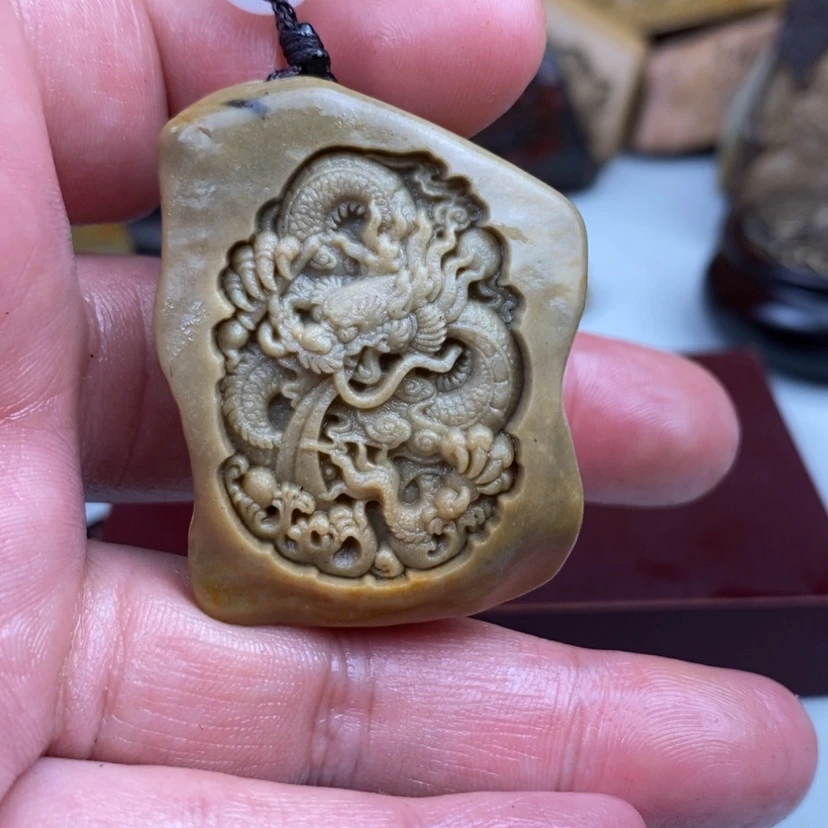 【闪购商品】原石雕刻手把件，脖挂件