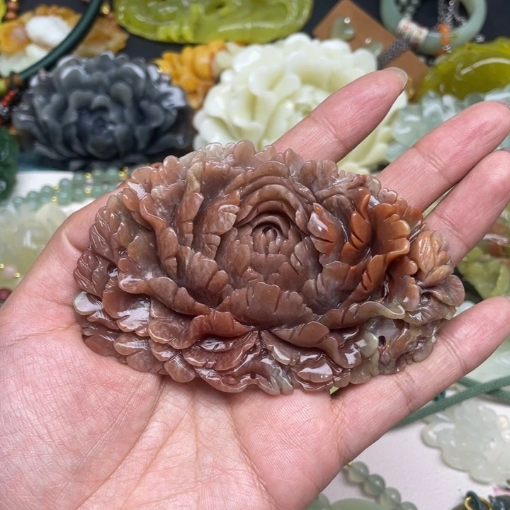 用***洋蛇纹石玉未镶嵌颈饰