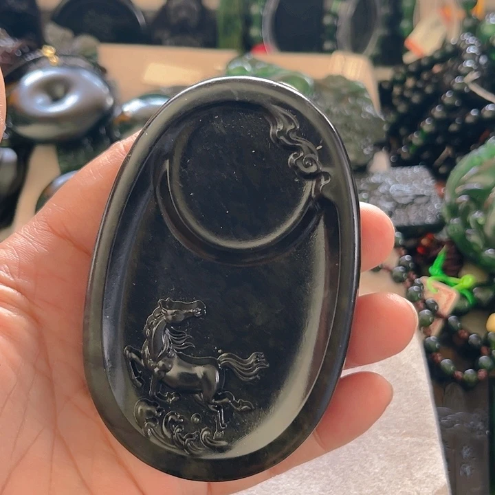 金***水蛇纹石玉未镶嵌颈饰