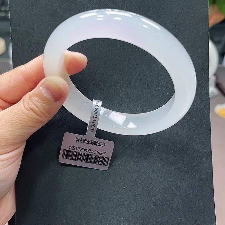 K***—未镶嵌手镯石英质玉（非洲翠）➕小甜61