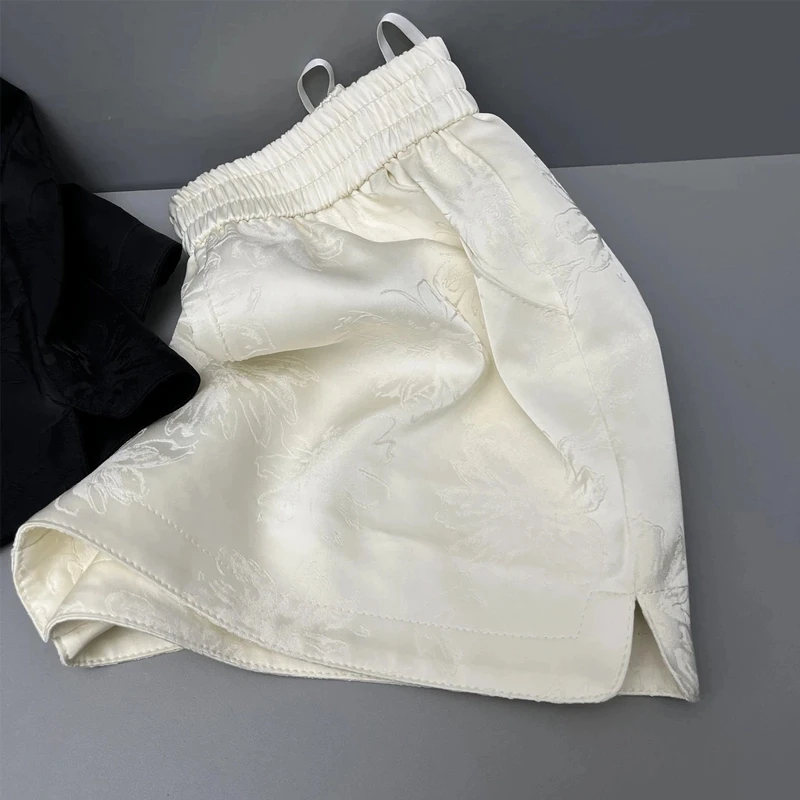 2025夏季薄款印花缎面冰丝短裤百搭松紧腰小开叉宽松显瘦阔腿热裤