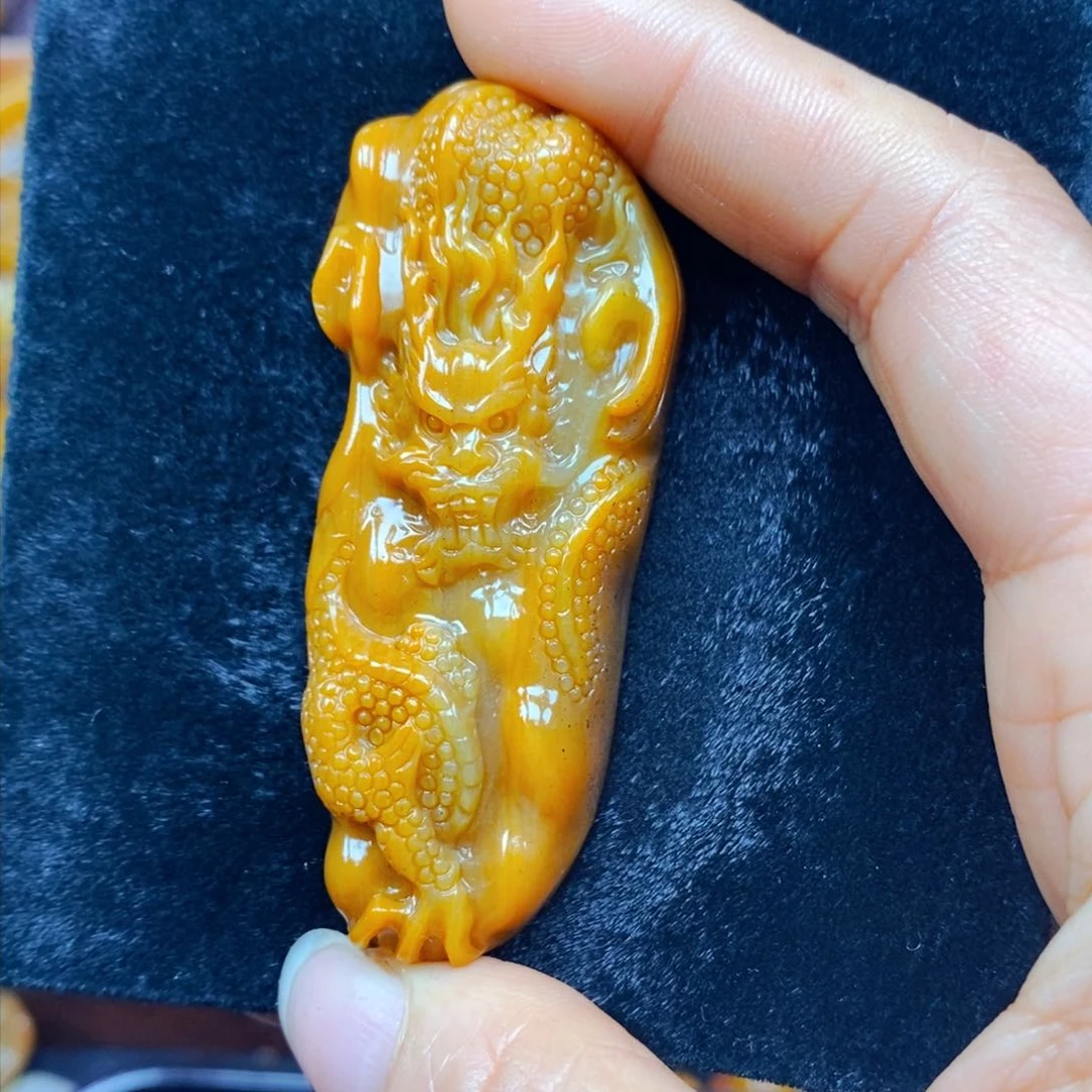 未镶嵌石英质玉（黄龙玉）颈饰