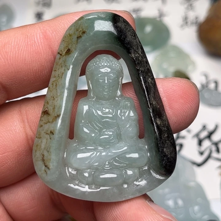 左***七翡翠未镶嵌颈饰阿米