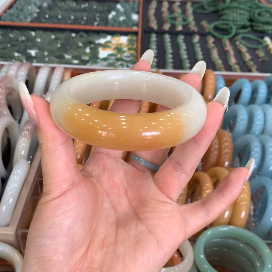 石英质玉未镶嵌手镯