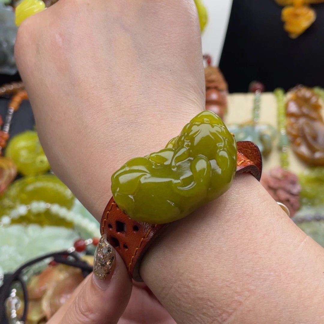 未镶嵌蛇纹石玉颈饰