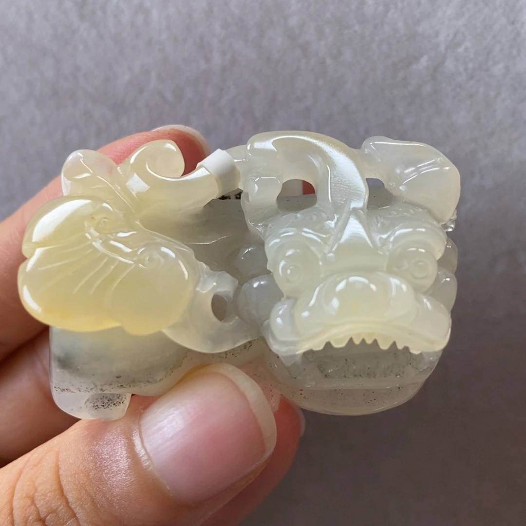 未镶嵌石英质玉（黄龙玉）颈饰