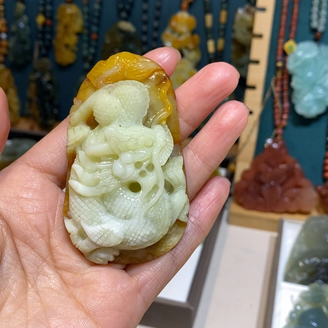 蛇纹石玉未镶嵌颈饰