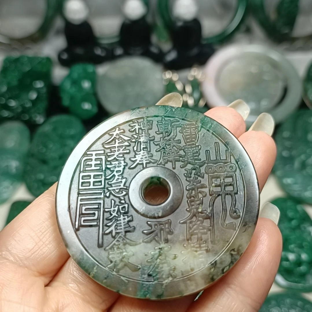 独山玉未镶嵌挂件