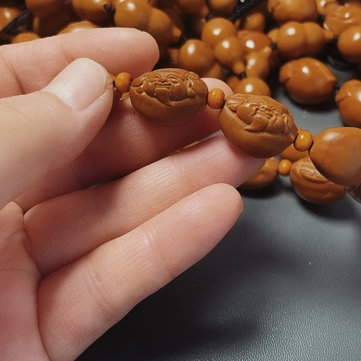 横财神，橄榄核雕工艺